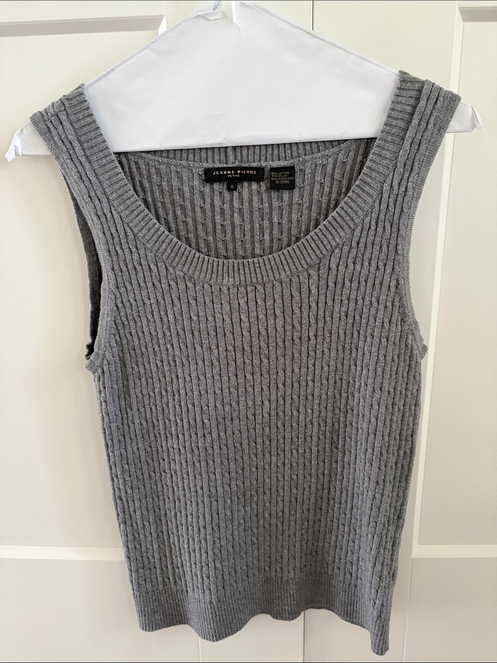 JEANNE PIERRE Light Gray Cable Knit Scoop Neck Sleeveless Sweater